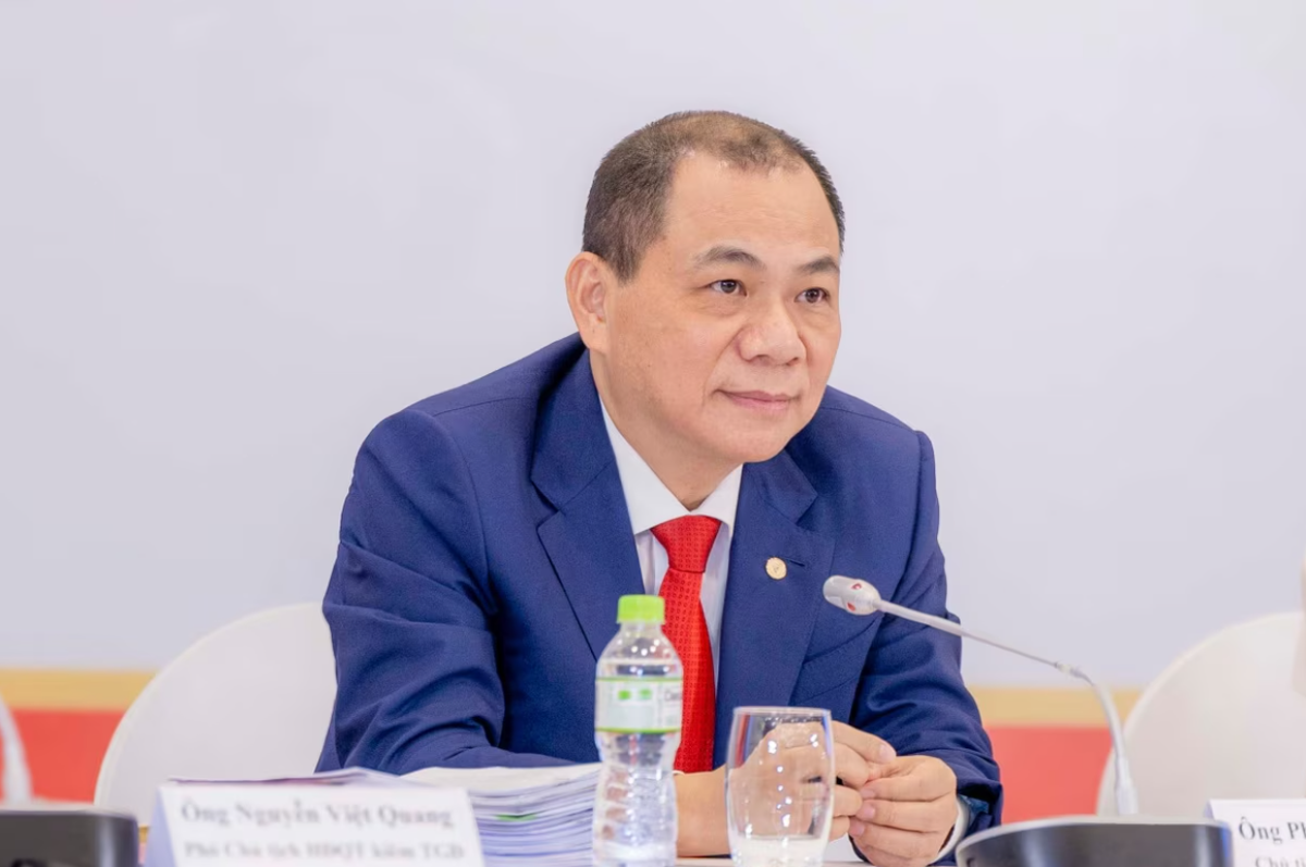 Фам Нят Выонг, генеральный директор первой независимой вьетнамской автомобилестроительной компании VinFast и самый богатый человек Вьетнама, на вчерашней встрече с инвесторами