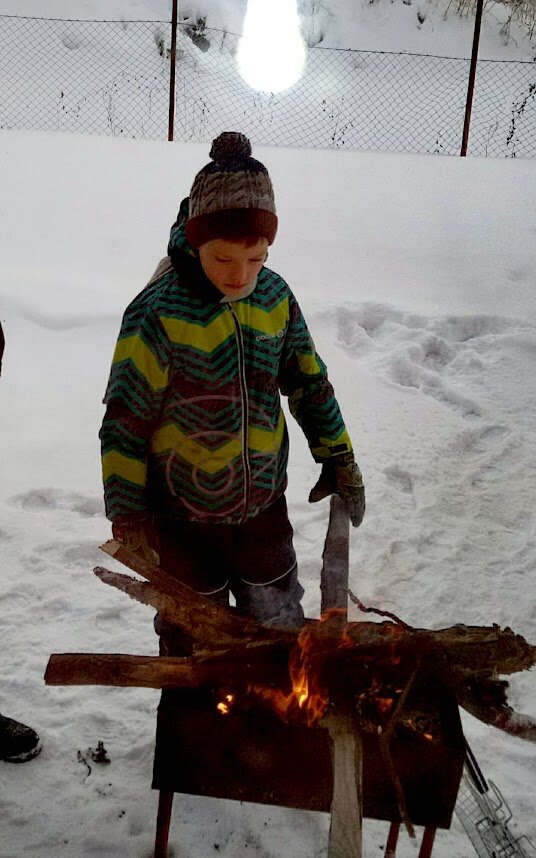 Такой забор Матвею не помеха.