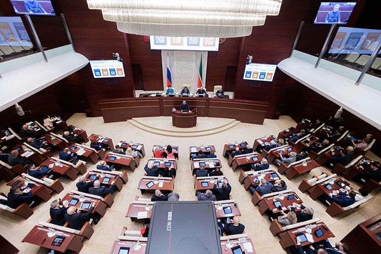    Очевидно, если прежде бизнесу было интересно идти в законодательную власть, то теперь такого нет.   
Фото: Сергей Елагин