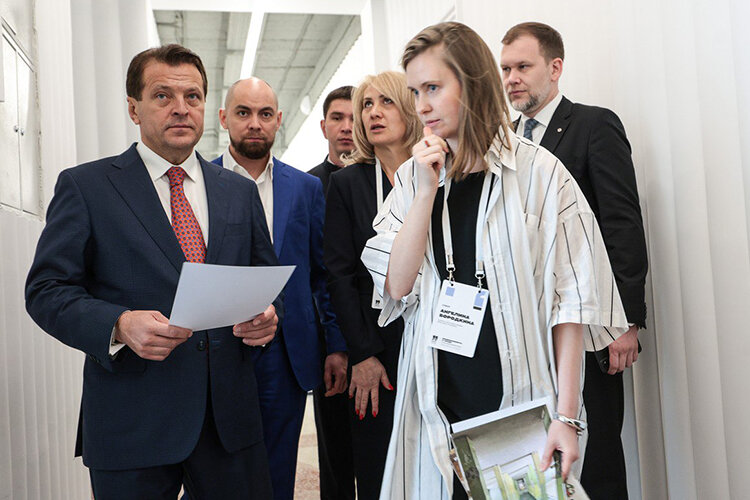    Ильсур Метшин: «Круто работать мэром, когда есть такие архитекторы и инвесторы!.   
Фото: Андрей Титов