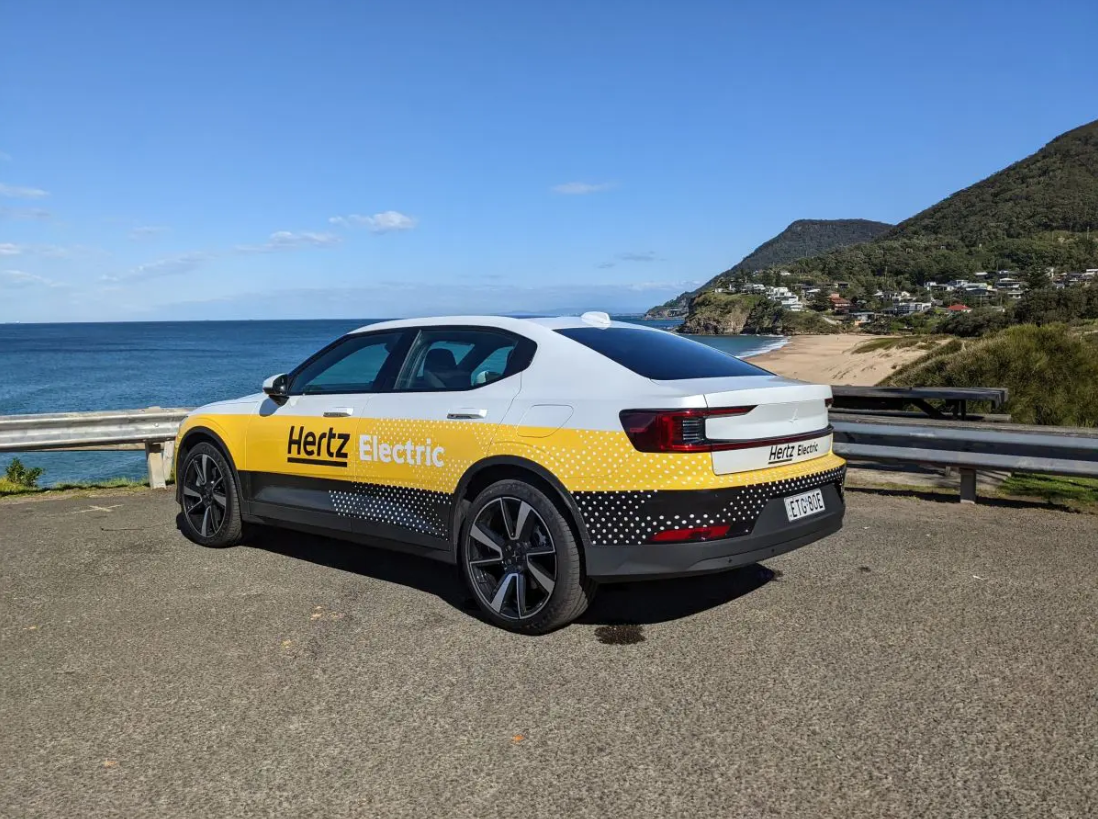  Электрический Polestar 2 фирмы Hertz Global. Фото сделано в Австралии