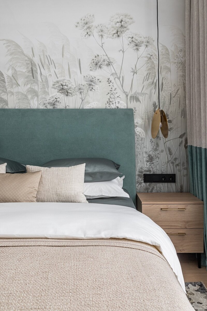 Сочетание светлых и тёмных обоев по горизонтали