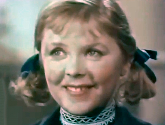 Кадр из фильма. Роза Макагонова