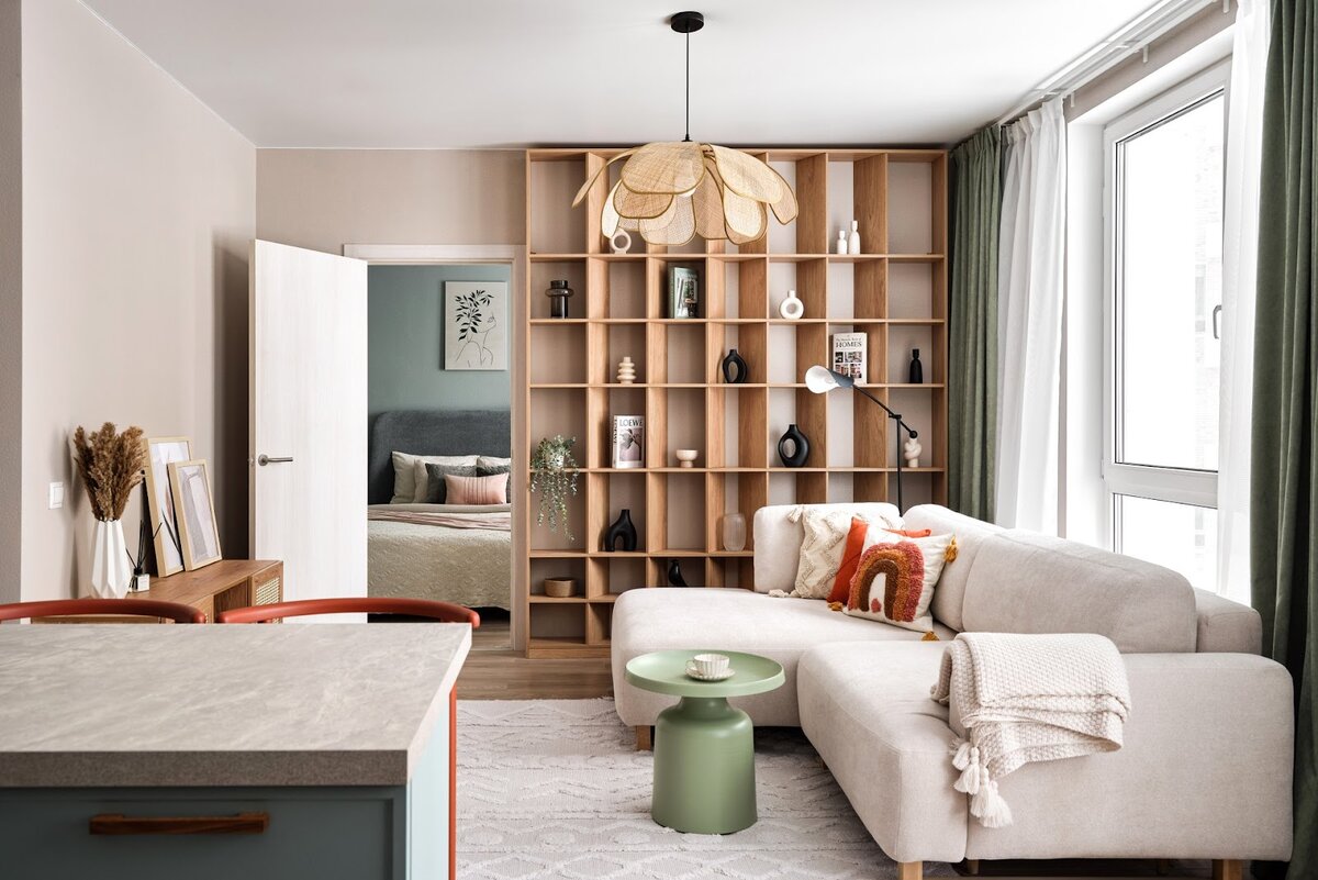 Кухня-гостиная из проекта хоумстейджера Ольги Мирзабаевой; автор фото: Константин Пырьев