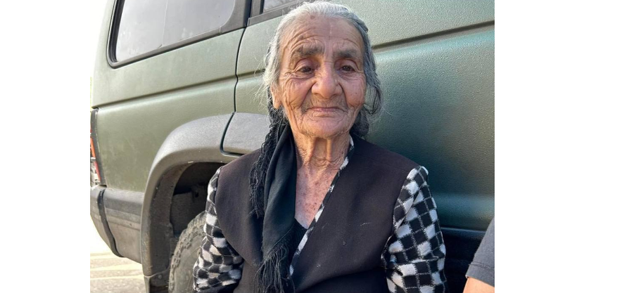 Бабушке более 100 лет. Она тоже перекрывает трассу. Фото из открытых источников