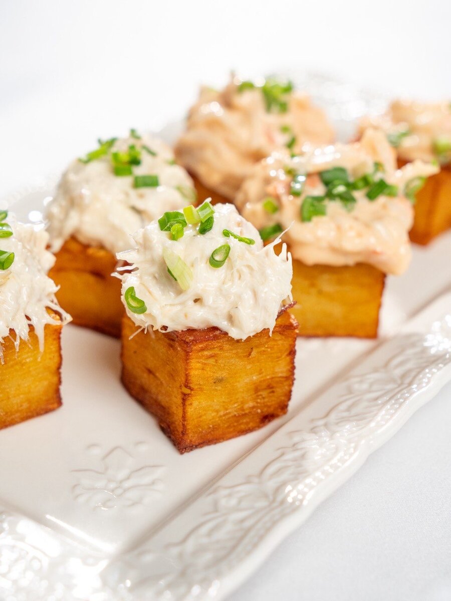  Блюдо: картофель жаренный слоями с крабом и намазкой из подкопченной трески. 