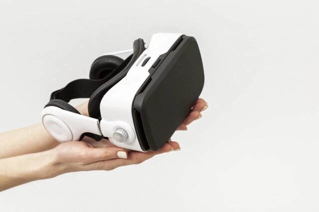    На фестивале с помощью VR-шлемов пройти виртуальные пробы по профессиям. Фото: ru.freepik.com