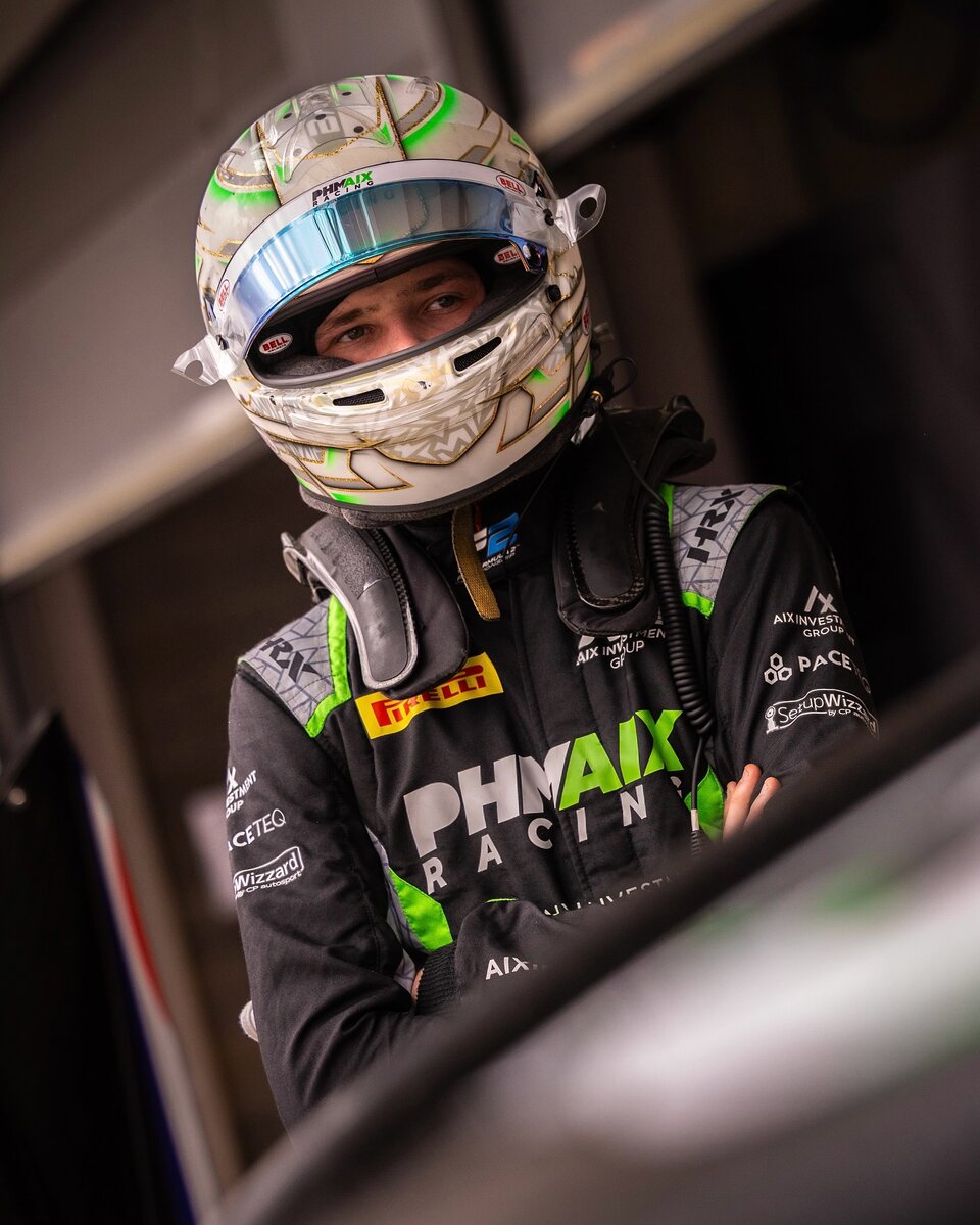 Тэйлор Барнард в форме "PHM AIX RACING"