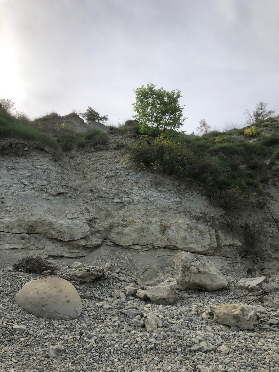 Спуск к воде не из лёгких.