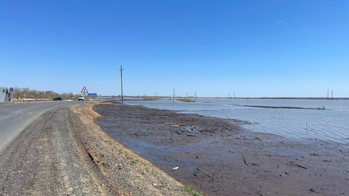 Вода сочится сквозь дорогу»: обстановку на трассе Тюмень — Омск сняли с  дрона | nashgorod.ru | Дзен