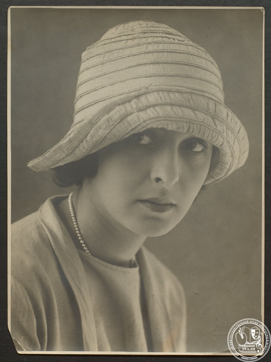 Фотография Т.Ф. Адельгейм. 1937 г. РГАЛИ. Ф. 2769. Оп. 1. Ед. хр. 99.