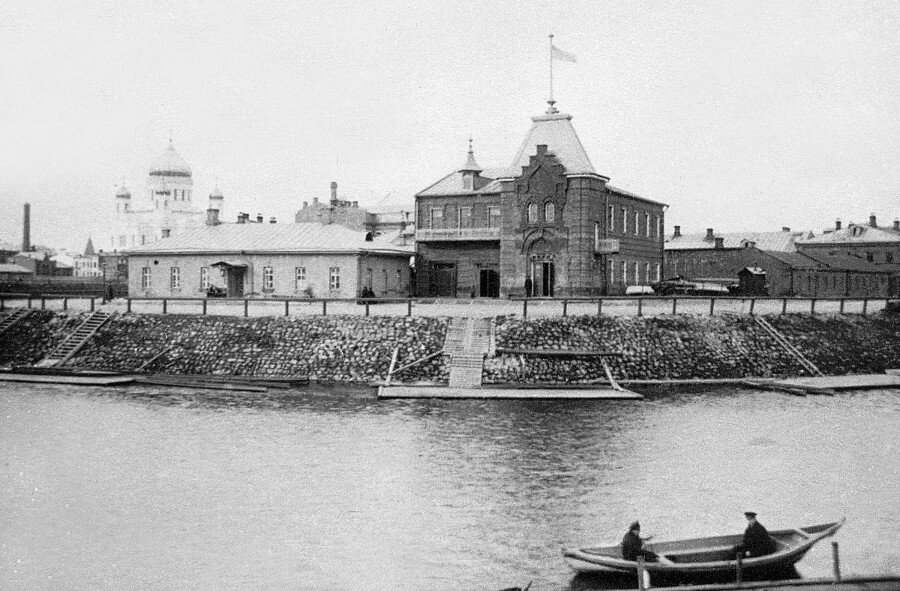 Здание Императорского Московского речного яхт-клуба. Фото из книги "Спорт в Москве" (изд-во "Лингва-Ф")