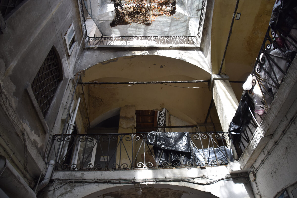 Например в Мустафа паша хане шьют тюлевые занавески