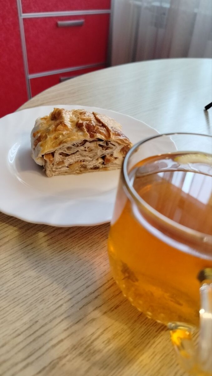 Рулет с творог и яблоками 