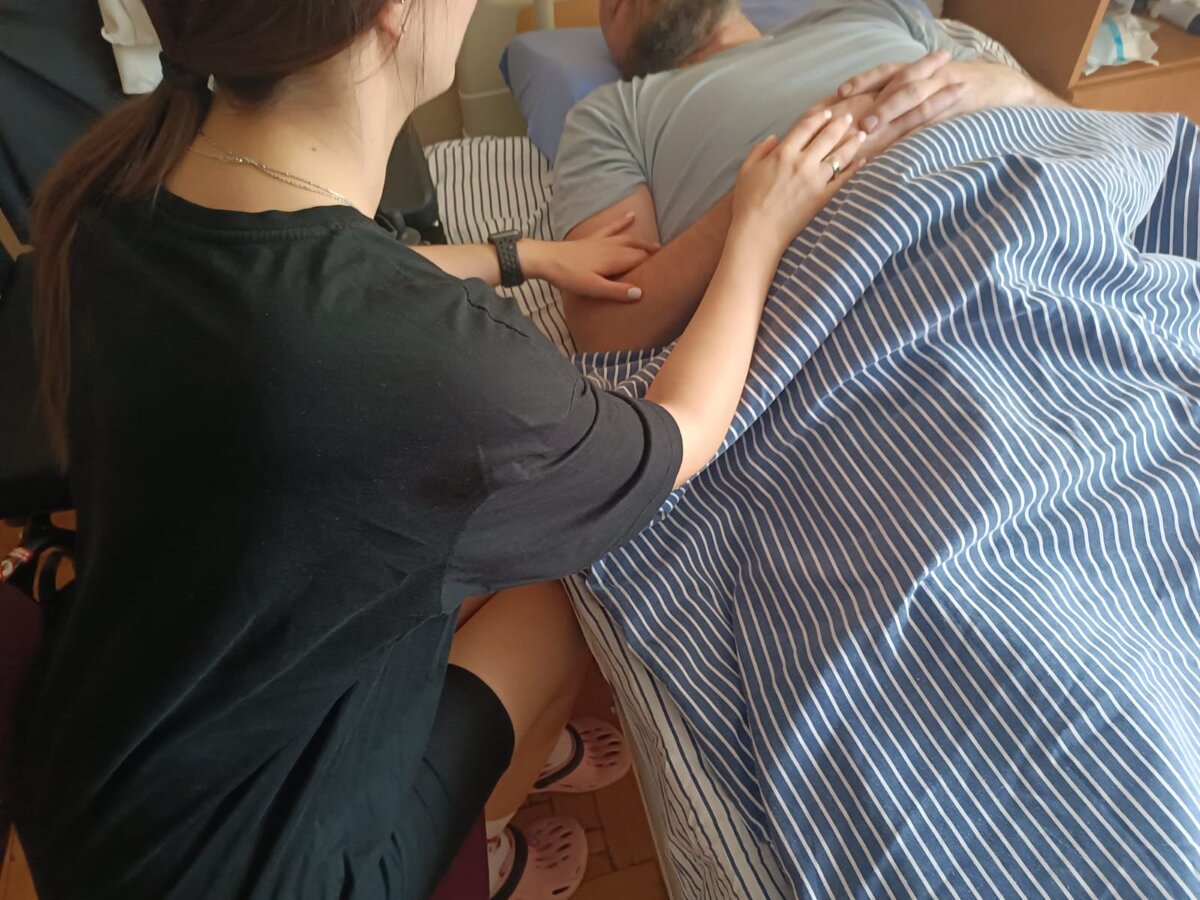 Руки мамы или любящей жены часто действеннее лекарств...