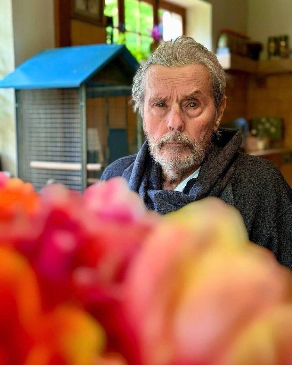 Недавнее фото Алена Делона, сделанное его дочерью Анушкой. Источник: userapi.com