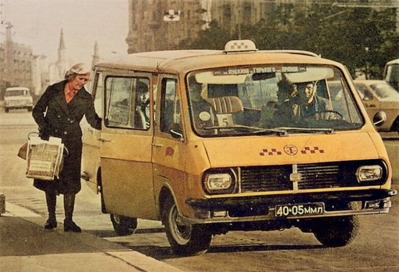 В начале 20-х годов прошлого столетия, по специальному указанию правительства в Москве начал работать первый советский таксопарк.