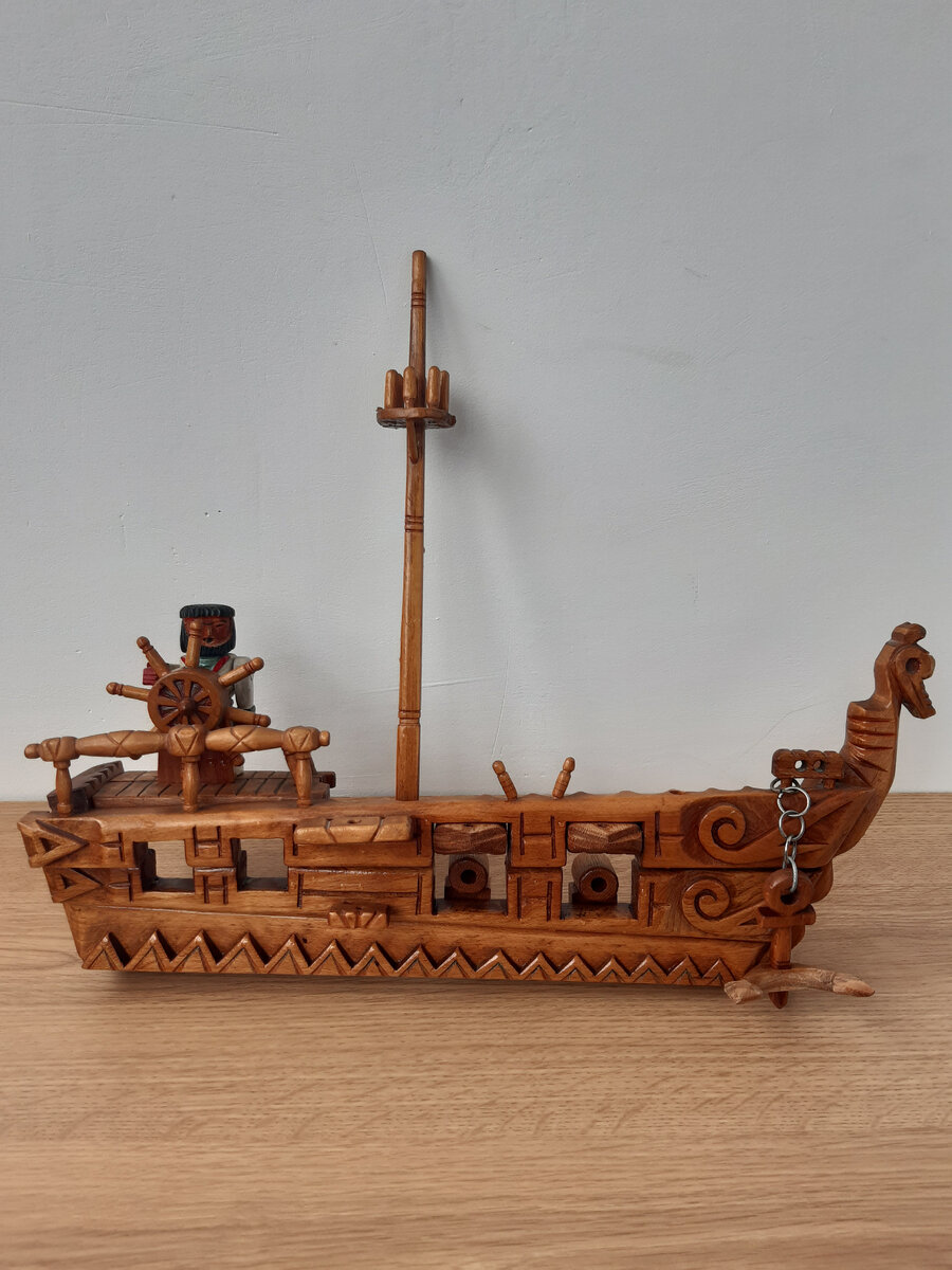 Деревянный корабль