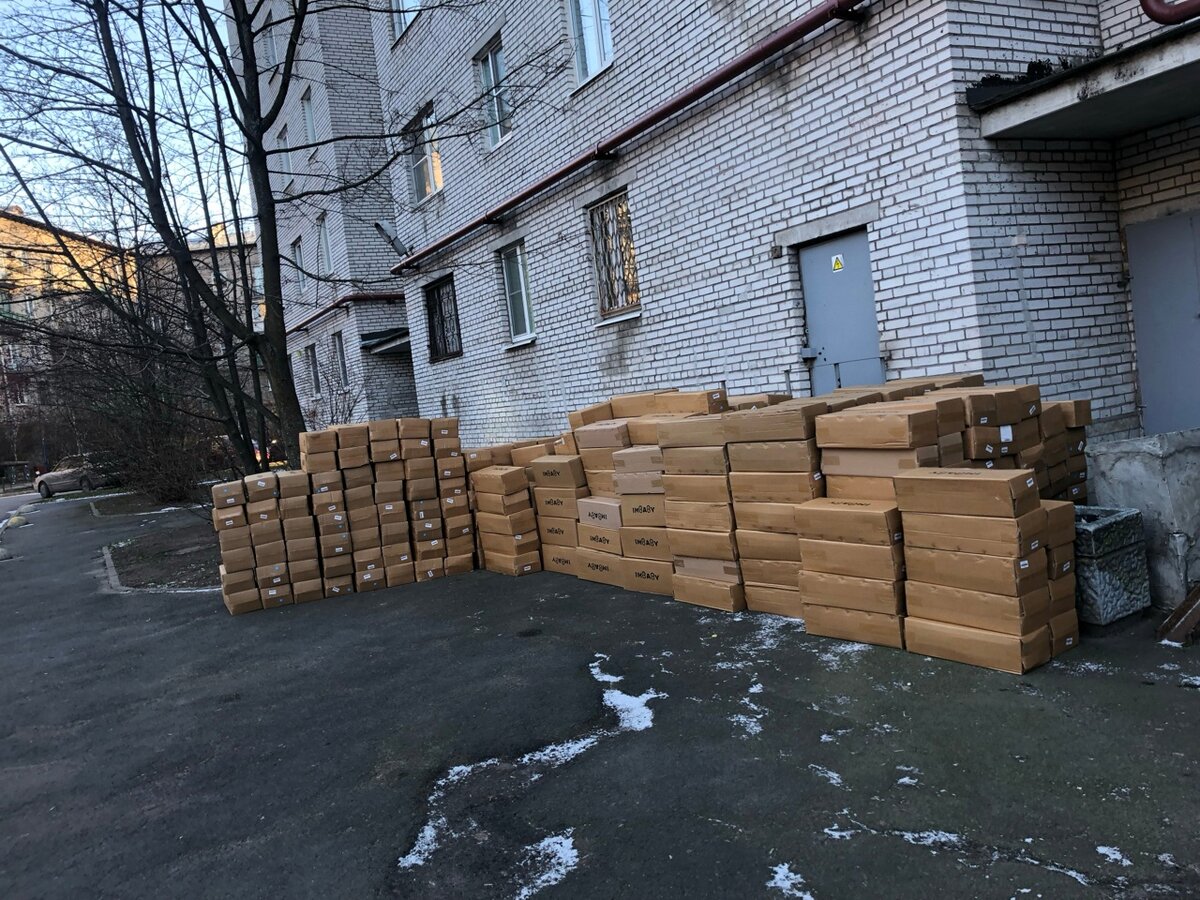 Получаю партию товара к новогодней распродаже