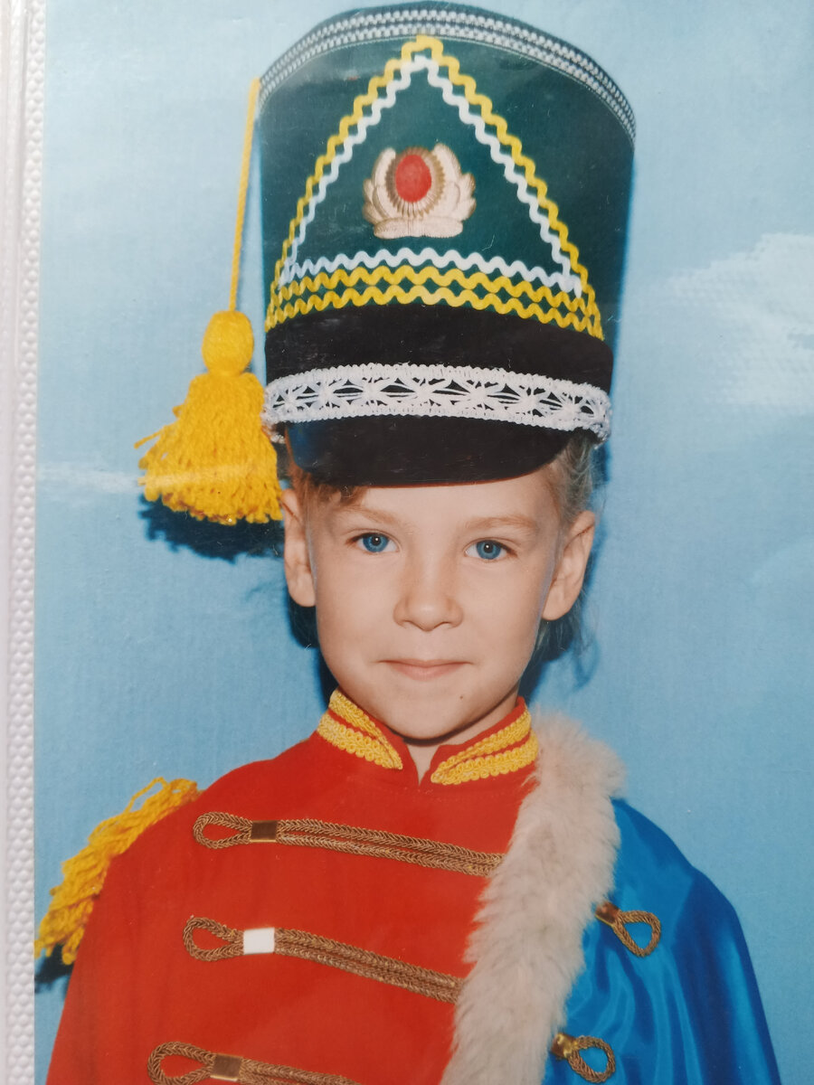 Фото из садика, наряжали детей вот в такие костюмы. По моему ей идёт)) 