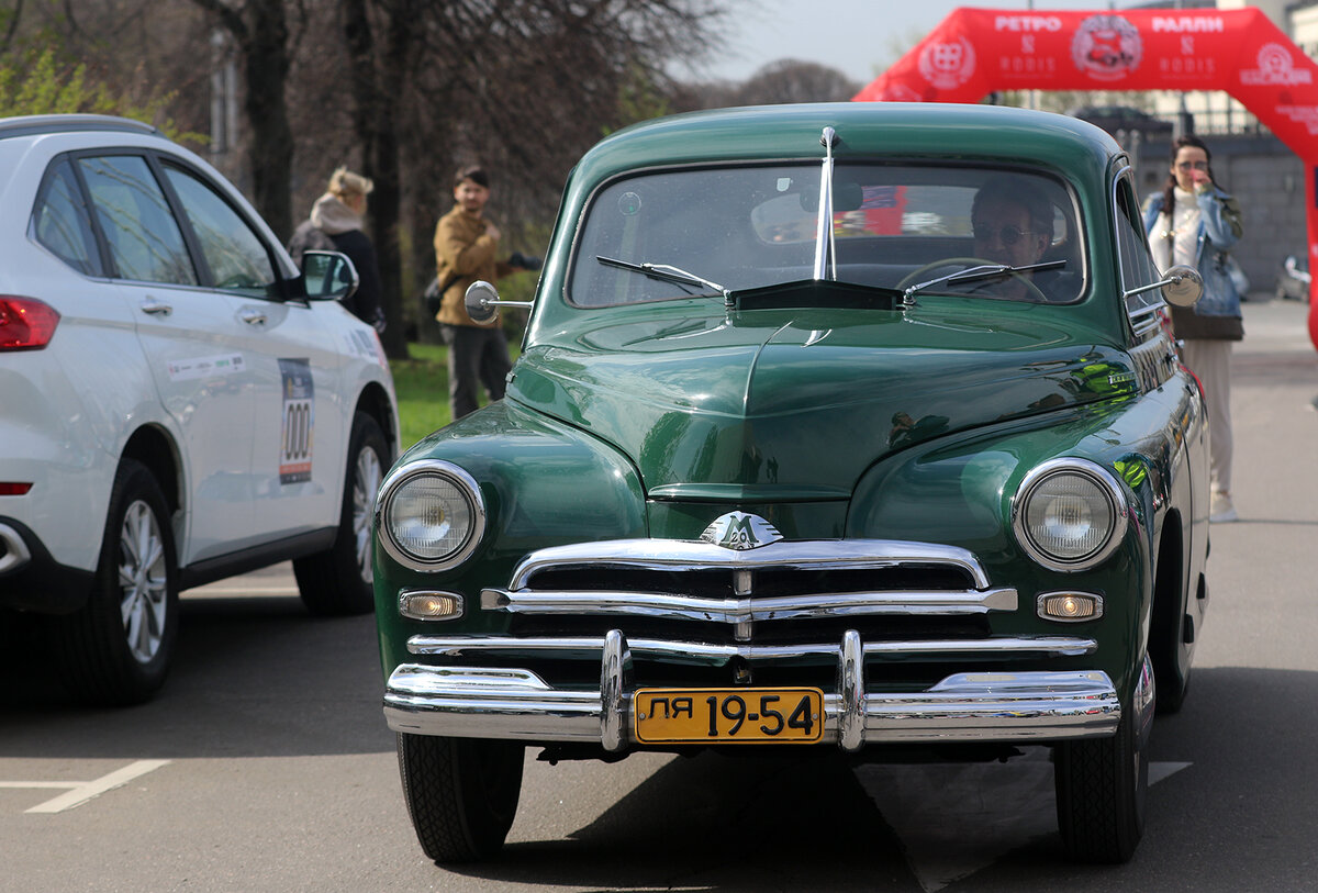 Леонид Ярмольник на ГАЗ-20 "Победа" такси на ретро ралли 2024