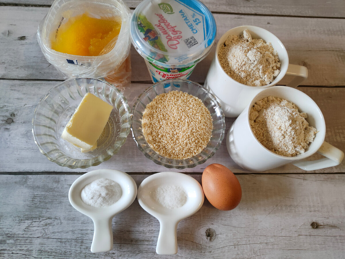 У меня не оказалось овсяной муки, и я просто в несколько заходов перемолола овсяные хлопья в кофемолке 💪(а сахар я просто забыла выложить 😋)