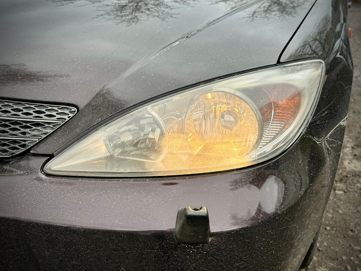 Всех приветствую! Сегодня у нас в студии Toyota Camry 30, штатно автомобиль на обычных галогеновых фарах, которые дают посредственное качество освещения.-1-3