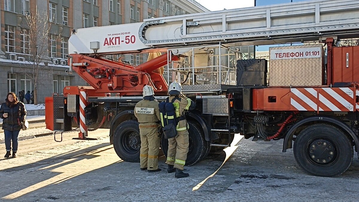 Спасшего людей из огня петербургского дворника наградили картиной |  Разговоры у парадной | Дзен