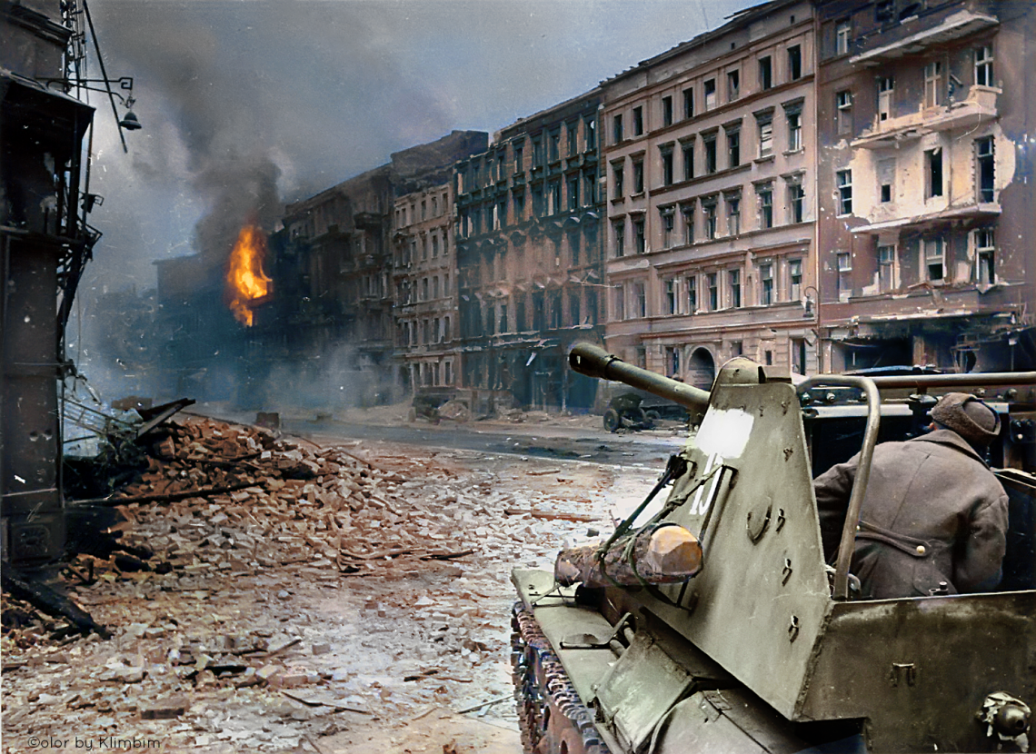 2 мая 1945 года битва за Берлин окончилась победой советских войск, в этот день немецкий гарнизон полностью капитулировал.-2