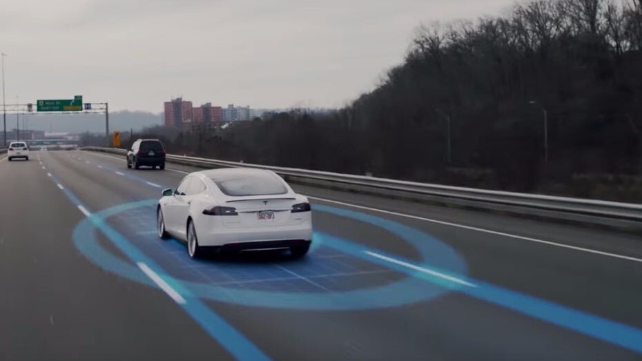  Например, у такого высокотехнологичного автомобиля, как американская Tesla Model S, имеется множество ассистентов водителя и даже фирменный автопилот FSD (Full Self-Driving)