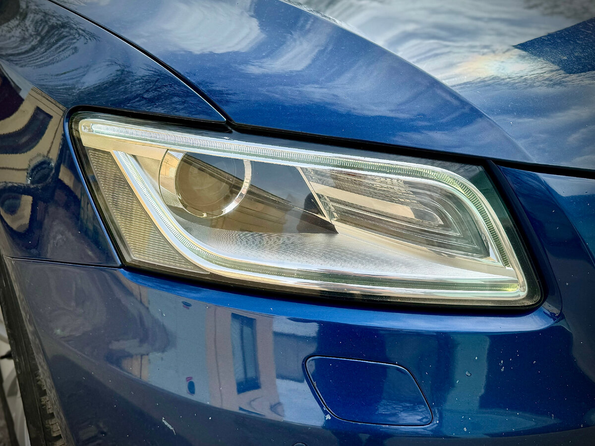 Всех приветствую! Сегодня у нас в студии Audi Q5. Штатно автомобиль на ксеноновых фарах, качество света которых со временем упало.