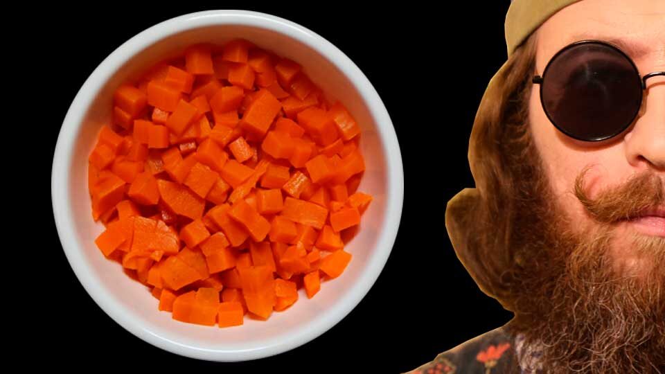 Как сварить морковь для салата. Варить в кожуре или без? Сколько времени варить? Запекать ли в духовке? Как удобно порезать кубиками.