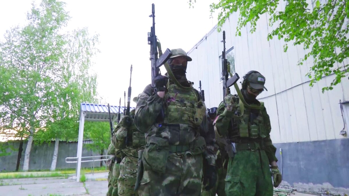    В Нижневартовске организовали курсы начальной военной подготовки