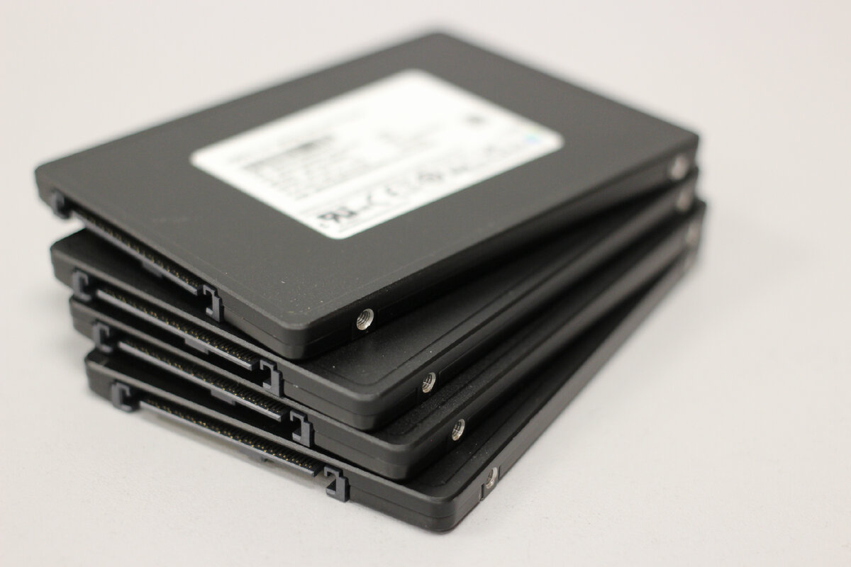 Рынок SSD накопителей активно развивается, предлагая пользователям все более емкие, быстрые и надежные решения для хранения данных. 