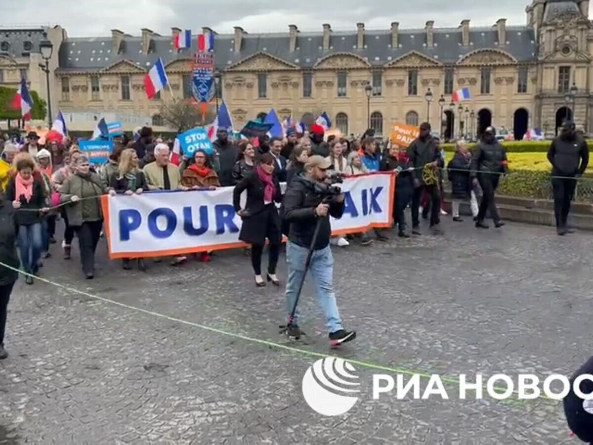    Акция "За мир" против выделения средств Украине и за выход Франции из состава НАТО© РИА Новости