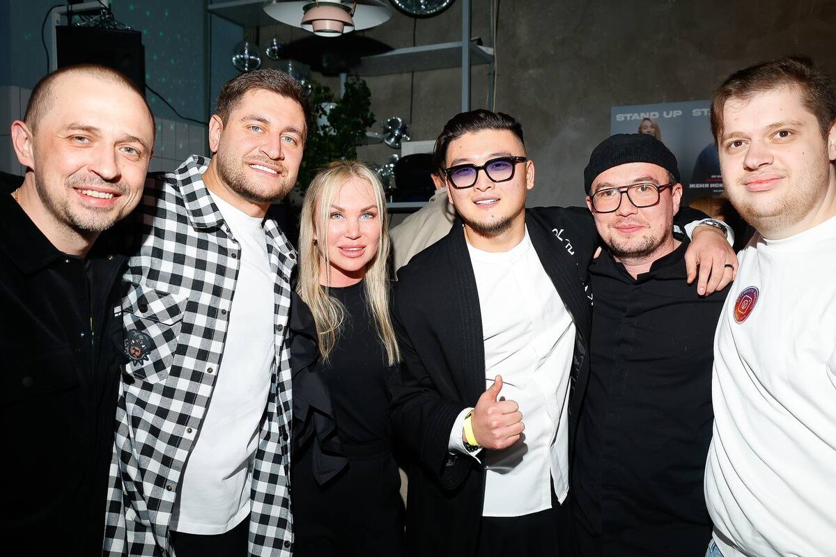    Участники шоу "Сокровища императора" на вечеринке Жени ИскандаровойСоцсети Жени Искандаровой