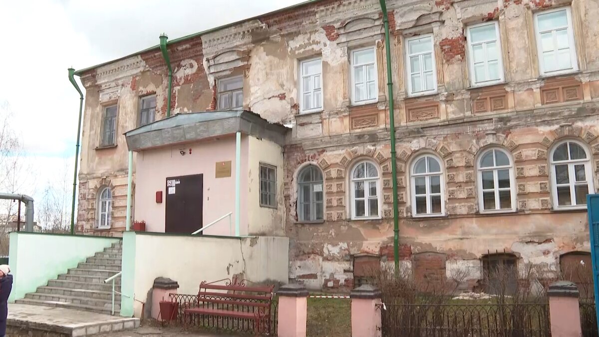    Чиновников обяжут отремонтировать школу искусств по суду