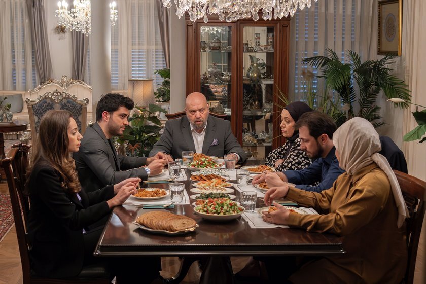 Уналы со скандалами (кадр из сериала)