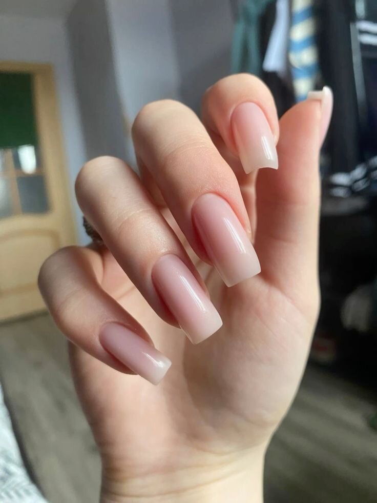 Нюдовый маникюр 2024 на миндаль