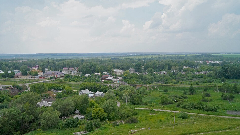 Посёлок Комсомольский.
Источник фото: https://ic.pics.livejournal.com/maxim_ryzhov/15154637/223349/223349_original.jpg