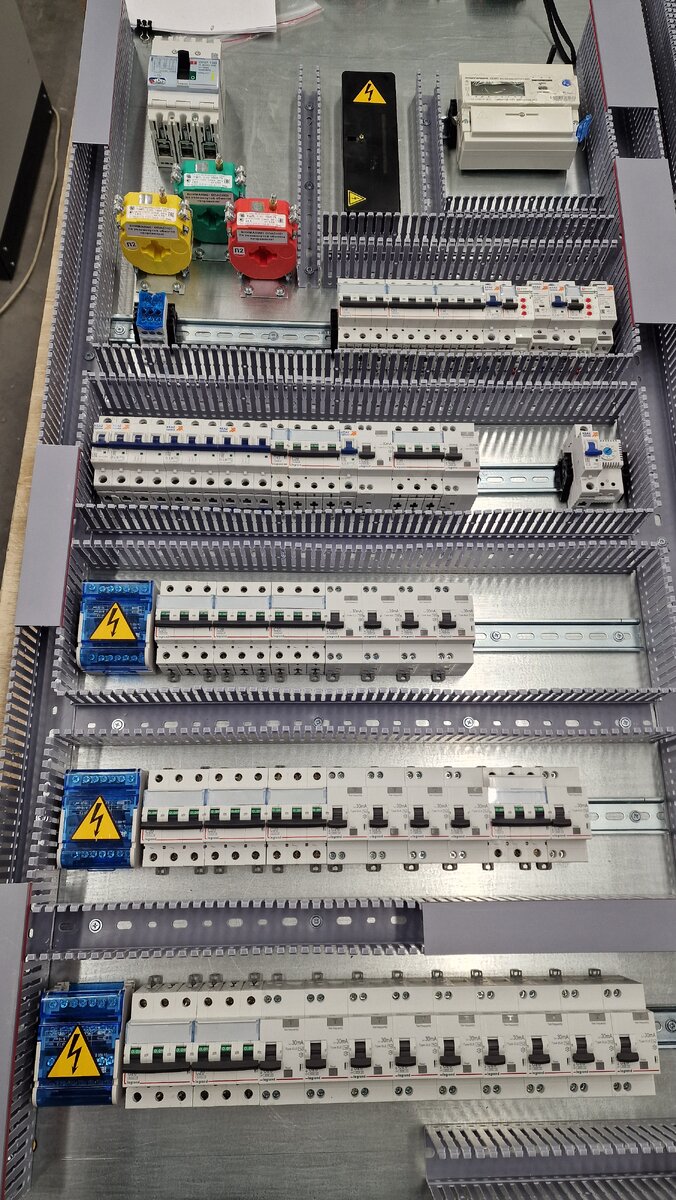 Сборка ВРУ до 160А с учетом V.1.0 начало сборки | НКУ • Сборка электрощитов  на заказ в Екатеринбурге | Дзен
