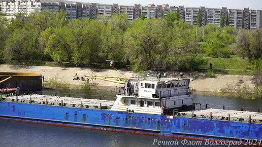 Грузовой теплоход СТК-1004 в Волгограде