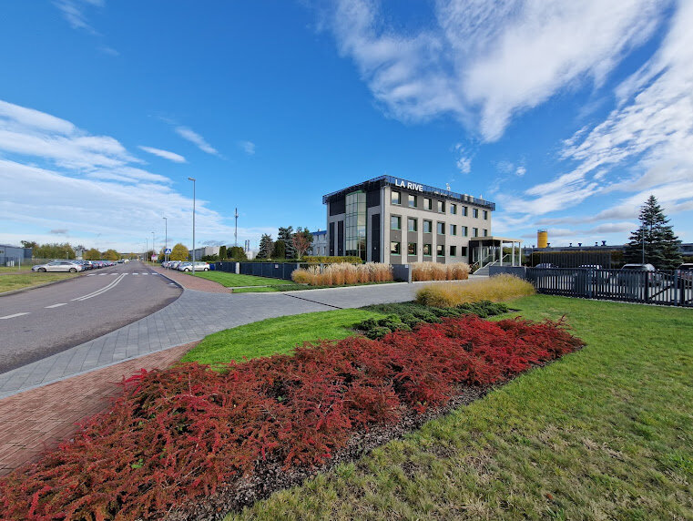 Компания LA RIVE S.A. является одним из ведущих производителей парфюмерии и парфюмерных вод.