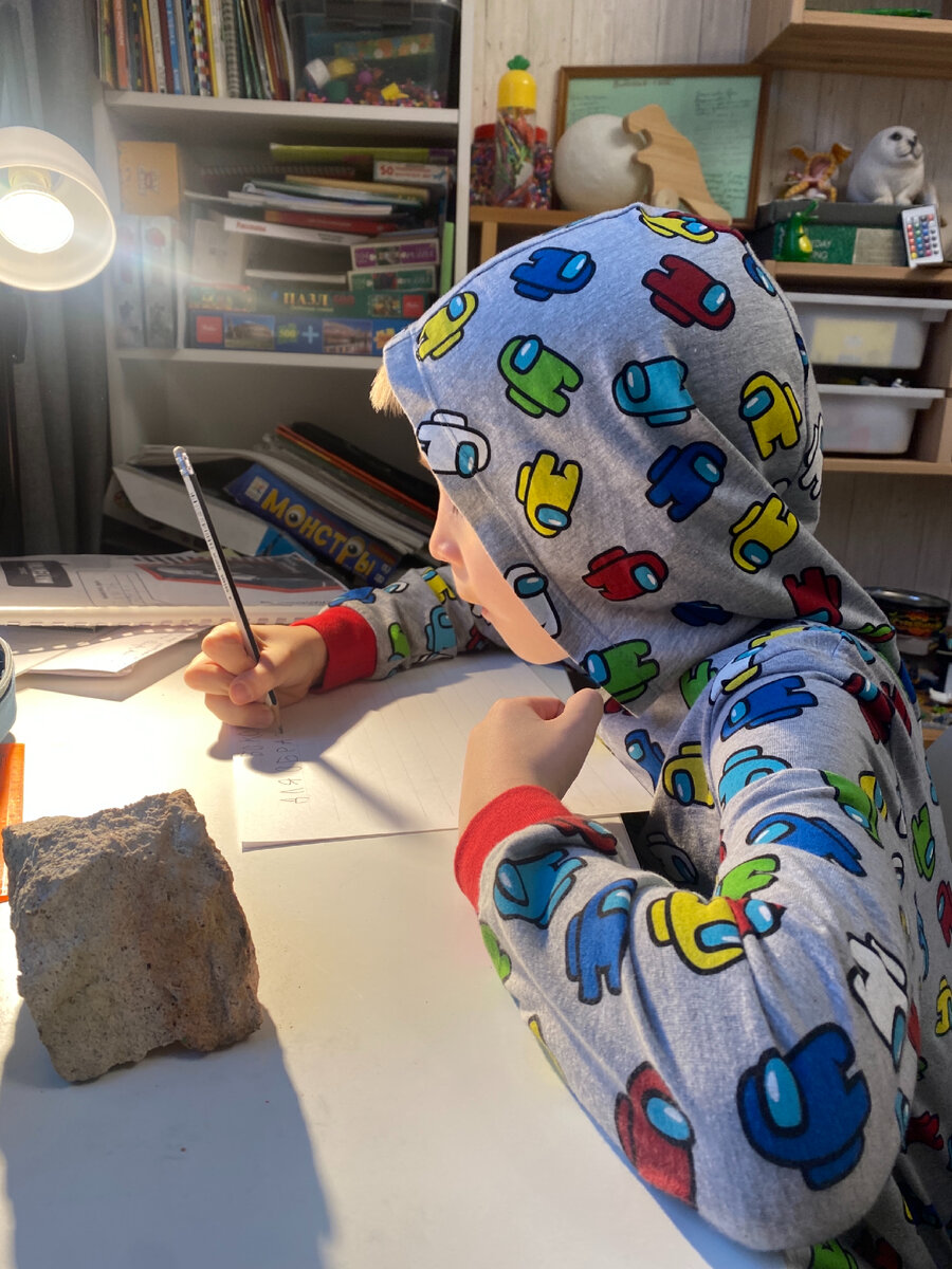 Фото автора. Петя готовит доклад про боксит 