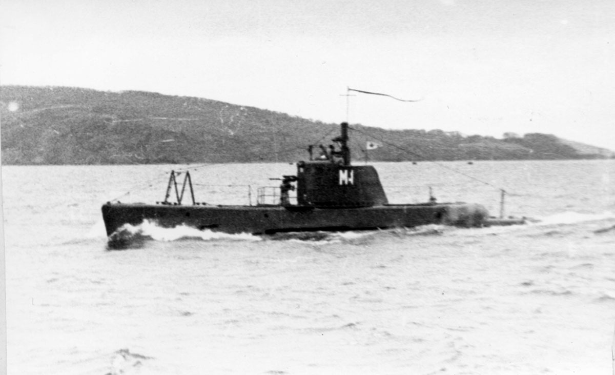 1934, 28 апреля: В состав Морских сил Дальнего Востока введены первые подводные лодки-малютки «М-1» и «М-2»