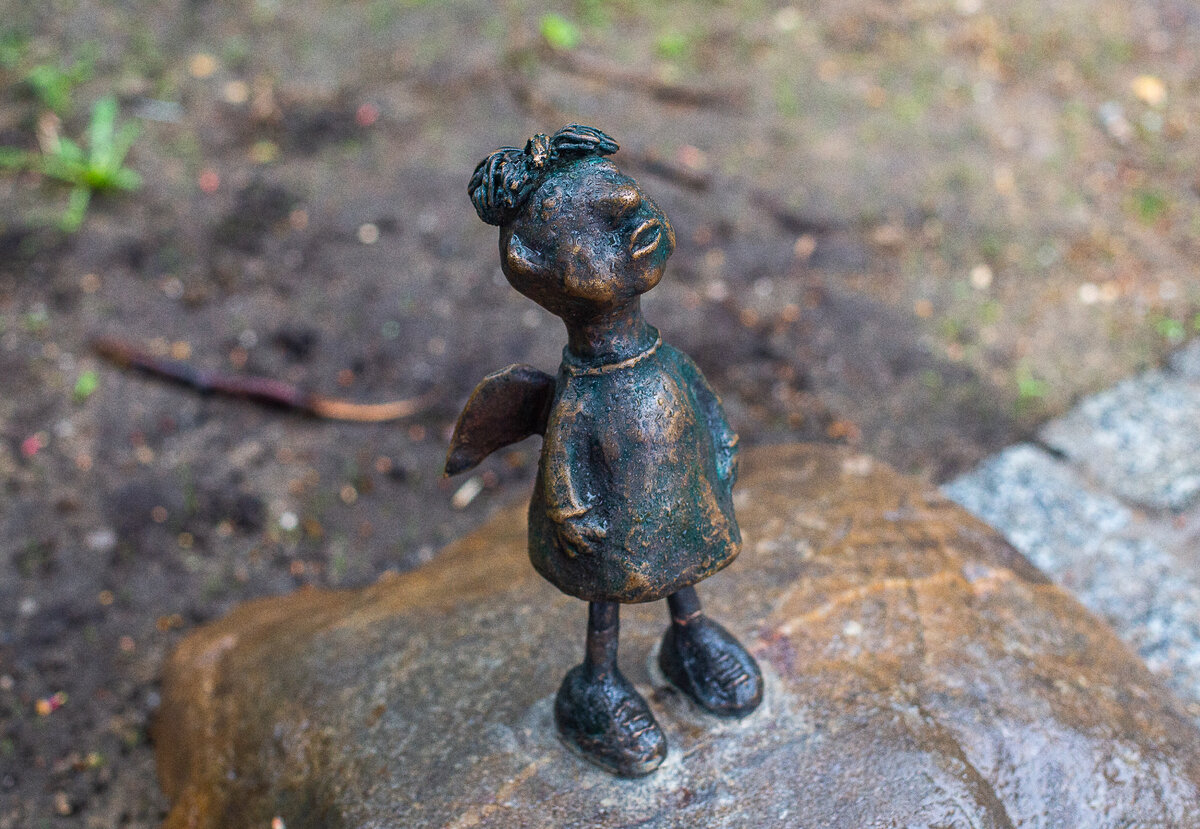 Ангелочек в Бабушкинском парке. Москва. Фото автора статьи 