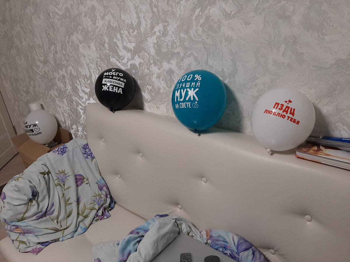 Мое лежбище, оно же ‐ рабочее место в последние две недели. Порядок только снится))