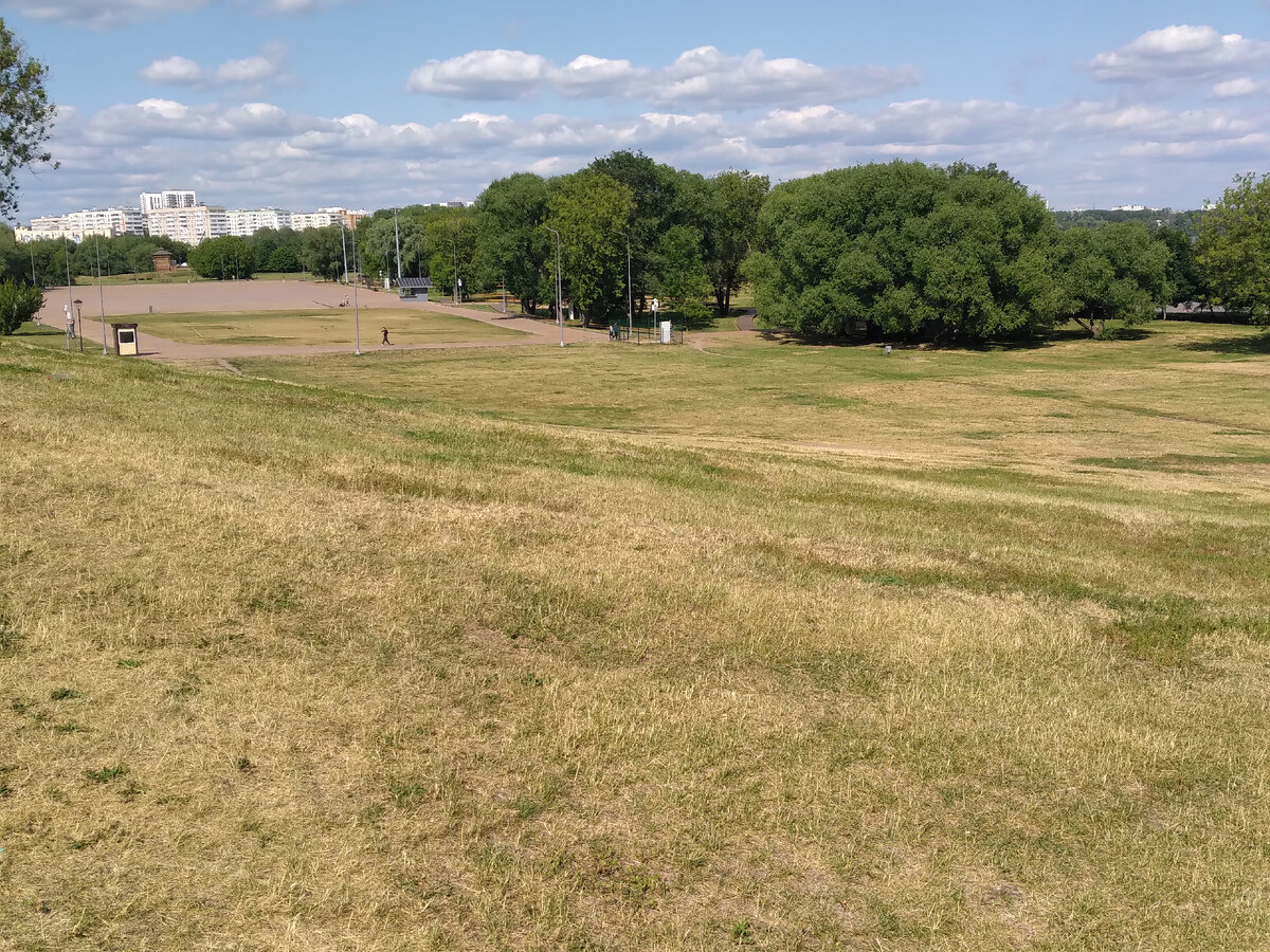 пустыри пустыри... очень тяжело здесь летом, нет тени 