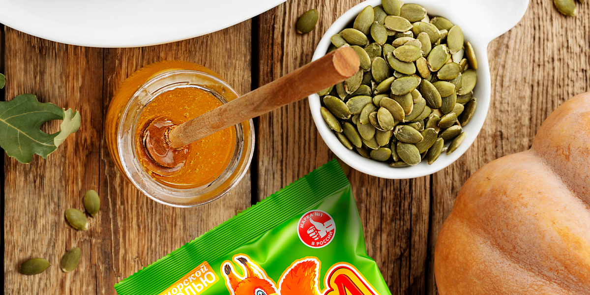 Простой, вкусный и полезный десерт из семечек тыквы и меда