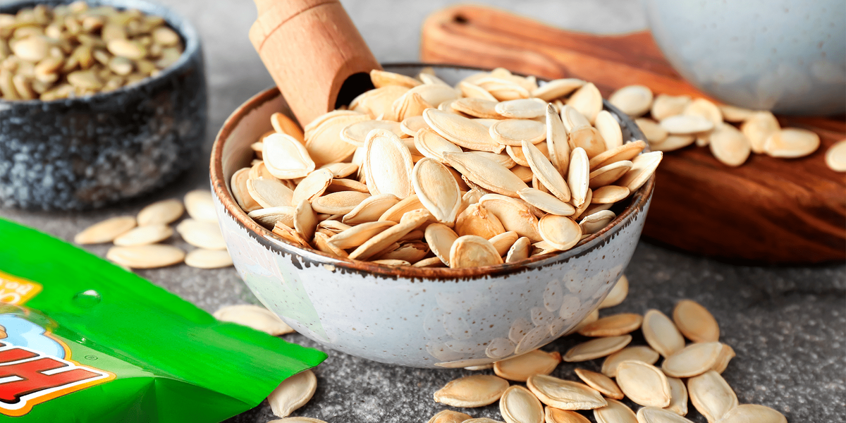 Многие задаются вопросом, можно ли есть тыквенные семечки с кожурой